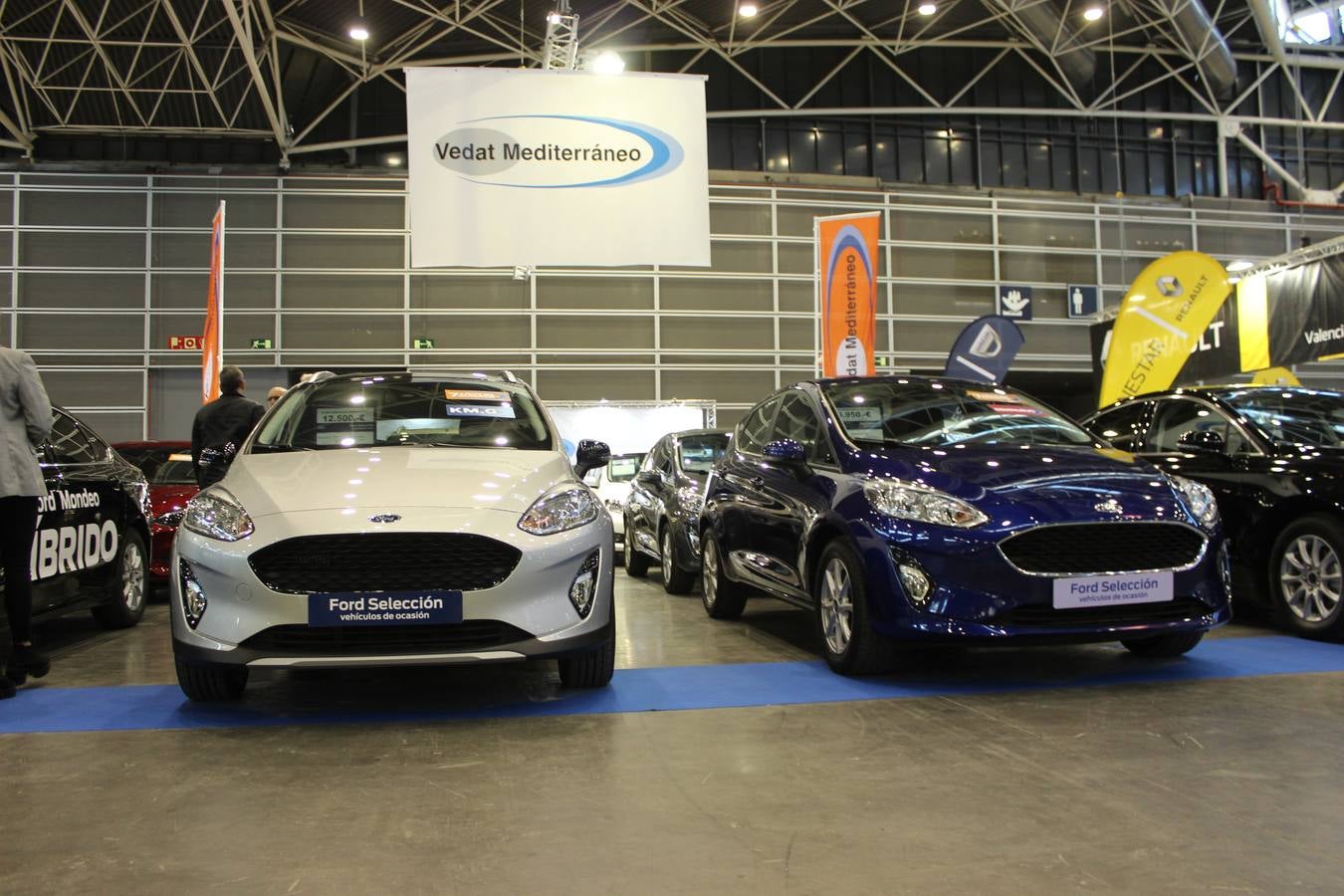 Feria Valencia celebra la 11ª. edición de la 'Feria del Vehículo Selección Ocasión', una cita que reúne hasta el próximo domingo, en el Nivel 3 del recinto ferial a 45 expositores y 26 marcas oficiales. Ofertan unos 1.500 vehículos con grandes descuentos; algunos coches de ocasión rebajados en más de 6.000 euros. 