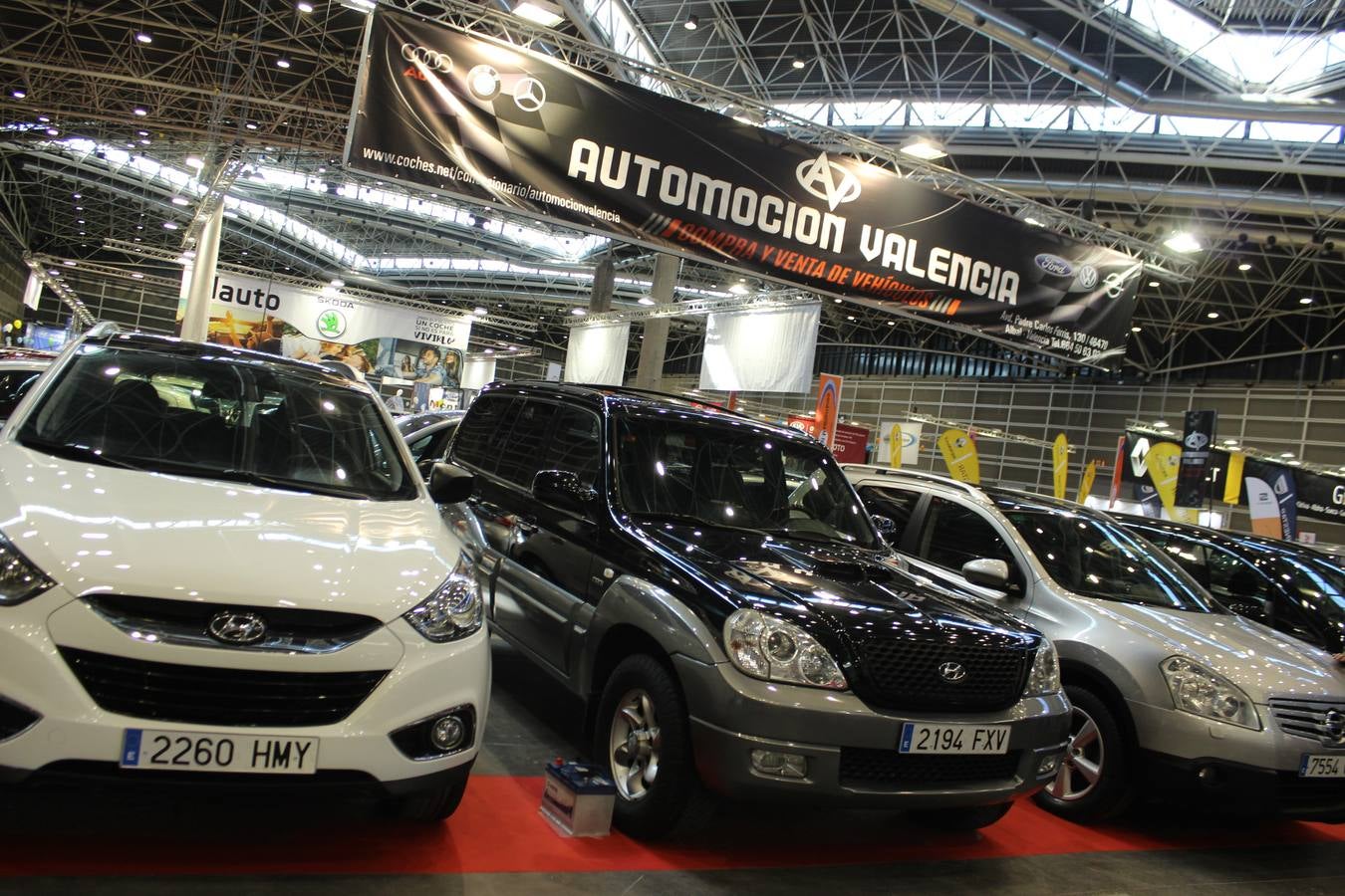 Feria Valencia celebra la 11ª. edición de la 'Feria del Vehículo Selección Ocasión', una cita que reúne hasta el próximo domingo, en el Nivel 3 del recinto ferial a 45 expositores y 26 marcas oficiales. Ofertan unos 1.500 vehículos con grandes descuentos; algunos coches de ocasión rebajados en más de 6.000 euros. 