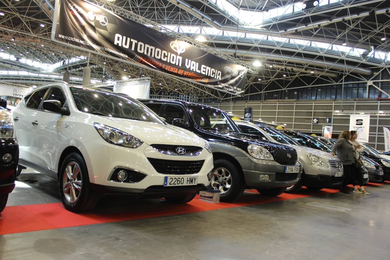 Feria Valencia celebra la 11ª. edición de la 'Feria del Vehículo Selección Ocasión', una cita que reúne hasta el próximo domingo, en el Nivel 3 del recinto ferial a 45 expositores y 26 marcas oficiales. Ofertan unos 1.500 vehículos con grandes descuentos; algunos coches de ocasión rebajados en más de 6.000 euros. 