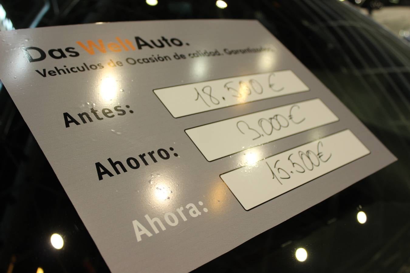 Feria Valencia celebra la 11ª. edición de la 'Feria del Vehículo Selección Ocasión', una cita que reúne hasta el próximo domingo, en el Nivel 3 del recinto ferial a 45 expositores y 26 marcas oficiales. Ofertan unos 1.500 vehículos con grandes descuentos; algunos coches de ocasión rebajados en más de 6.000 euros. 