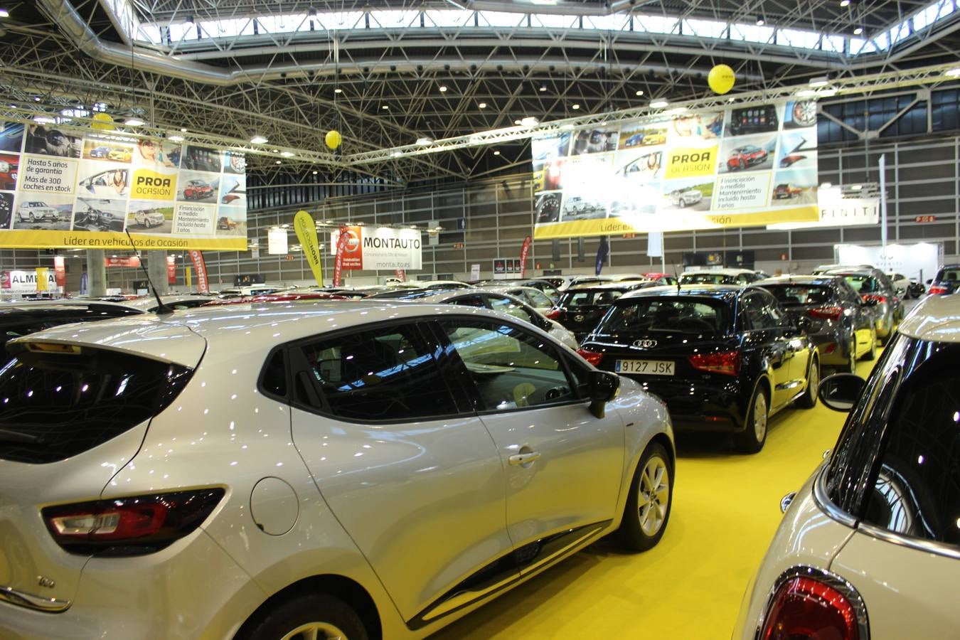 Feria Valencia celebra la 11ª. edición de la 'Feria del Vehículo Selección Ocasión', una cita que reúne hasta el próximo domingo, en el Nivel 3 del recinto ferial a 45 expositores y 26 marcas oficiales. Ofertan unos 1.500 vehículos con grandes descuentos; algunos coches de ocasión rebajados en más de 6.000 euros. 