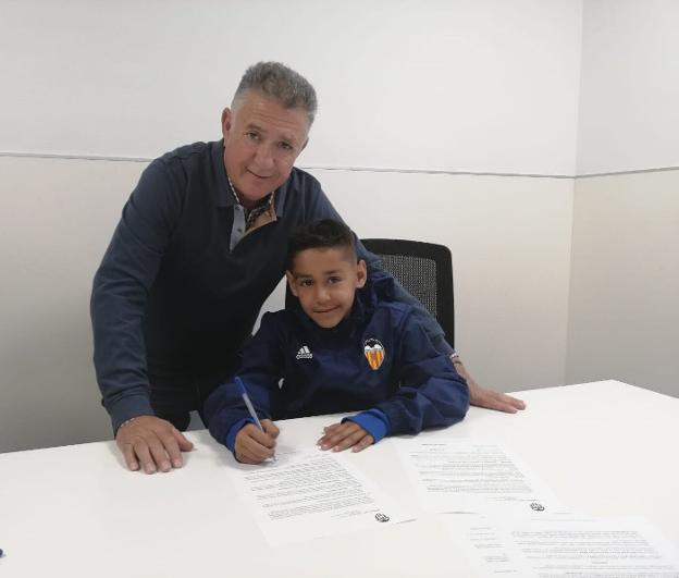 El jugador del Base Gandia José Calatayud ficha por el Valencia