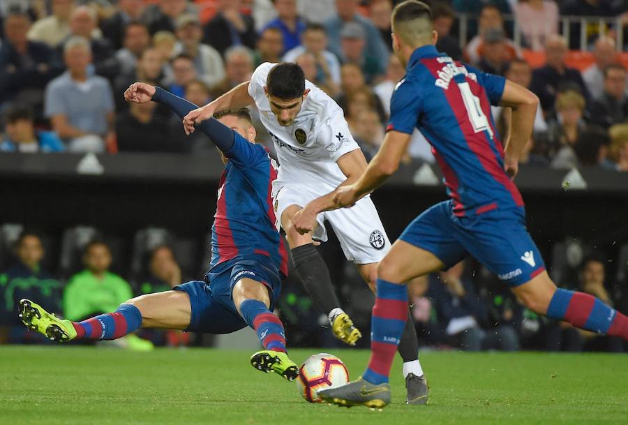 Estas son las imágenes que deja el derbi en Mestalla. Partido correspondiente a la jornada 32 de LaLiga