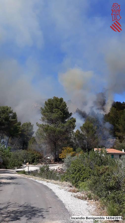 Fotos: Incendio en Benigembla y Castell de Castells