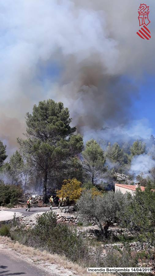 Fotos: Incendio en Benigembla y Castell de Castells