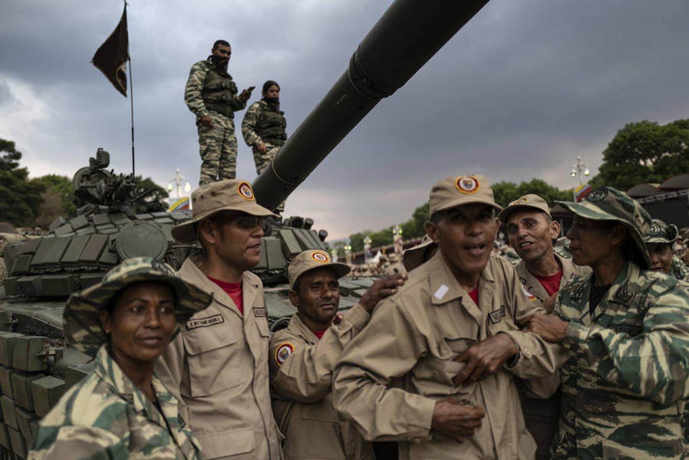 Milicianos de la Milicia Nacional Bolivariana creada por el difunto presidente Hugo Chavez Frías celebran el día de la Milicia en conmemoración de la victoria del contragolpe del 11 de Abril del 2002 contra el comandante Chavez. Más de dos millones de milicianos se concentraron a lo largo y ancho del territorio venezolano. 