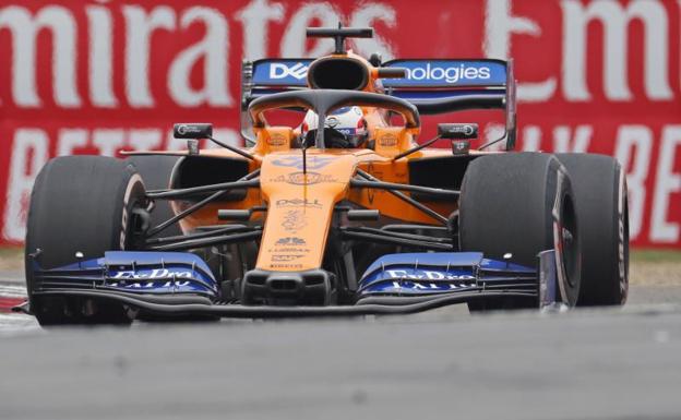 Carlos Sainz, al volante de su McLaren durante el Gran Premio de China. 