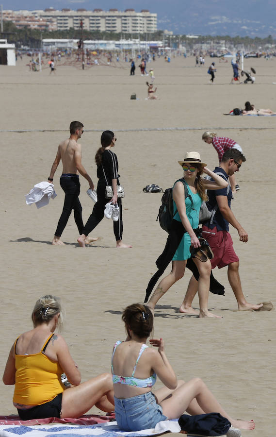 Fotos: Fotos de la playa de la Malvarrosa este domingo