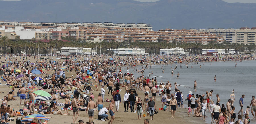 Fotos: Fotos de la playa de la Malvarrosa este domingo