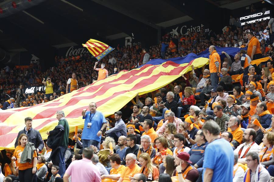 La afición taronja entregó toda su energía al equipo antes, durante y después del partido