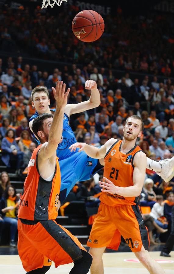 Las mejores fotos del partido que definirá al campeón de EuroCup en la Fonteta