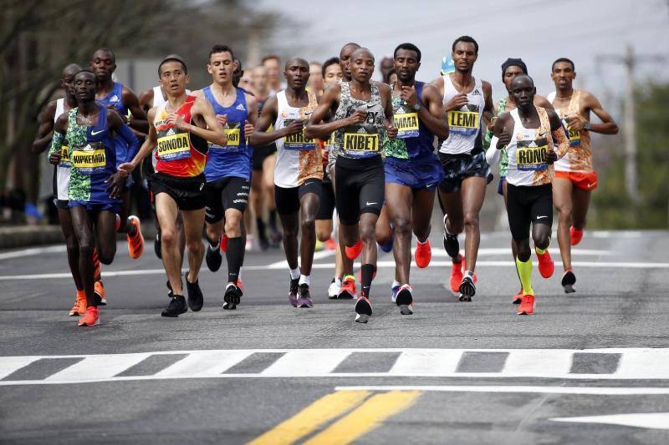 El Maratón de Boston 2019 ha estado marcado por la lluvia. Miles de atletas han recorrido las principales calles de la ciudad de Massachussets en uno de los maratones más prestigiosos del mundo, uno de los seis majors.