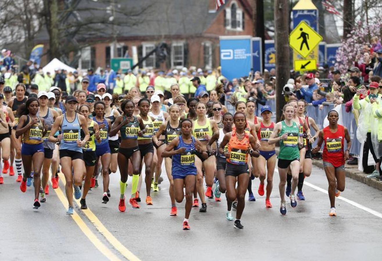 El Maratón de Boston 2019 ha estado marcado por la lluvia. Miles de atletas han recorrido las principales calles de la ciudad de Massachussets en uno de los maratones más prestigiosos del mundo, uno de los seis majors.