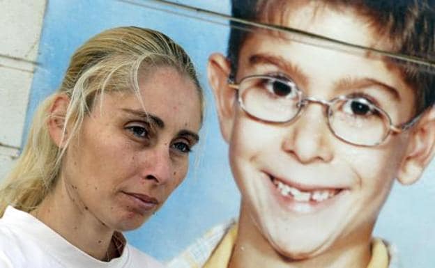 La madre de Yéremi Vargas se derrumba tras recibir la tarjeta censal de su hijo, desaparecido desde 2007