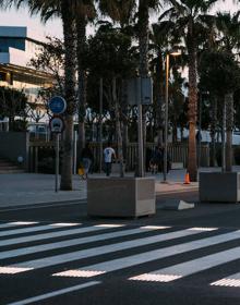 Imagen secundaria 2 - La Marina estrena los primeros pasos de peatones inteligentes de Valencia