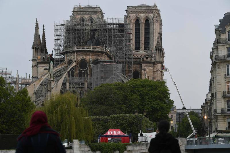 Dos tercios de la techumbre de la catedral de París se han quemado con el incendio del 15 de abril de 2019