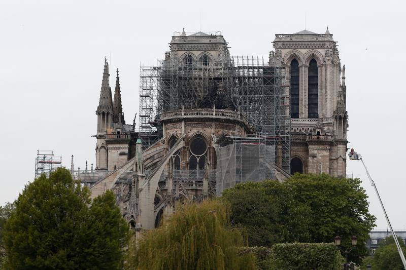 Dos tercios de la techumbre de la catedral de París se han quemado con el incendio del 15 de abril de 2019