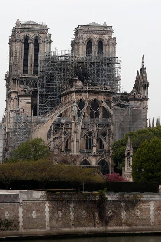 Dos tercios de la techumbre de la catedral de París se han quemado con el incendio del 15 de abril de 2019