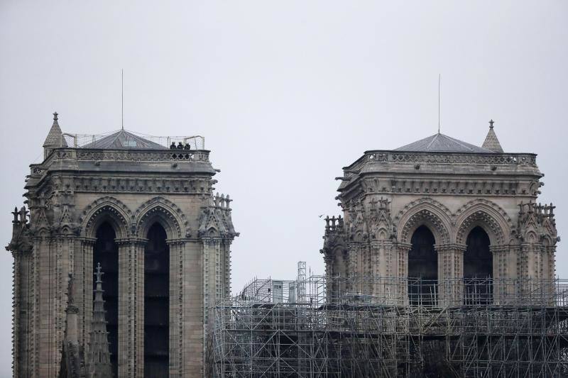 Dos tercios de la techumbre de la catedral de París se han quemado con el incendio del 15 de abril de 2019