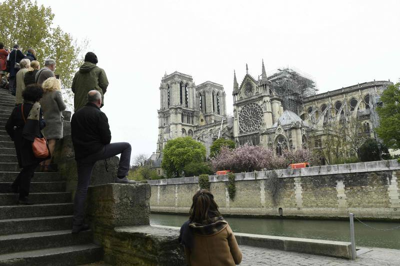 Dos tercios de la techumbre de la catedral de París se han quemado con el incendio del 15 de abril de 2019