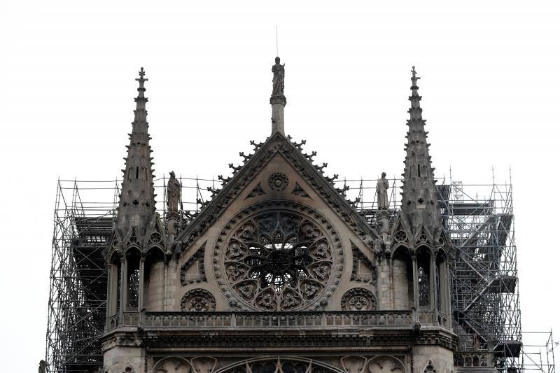 Dos tercios de la techumbre de la catedral de París se han quemado con el incendio del 15 de abril de 2019