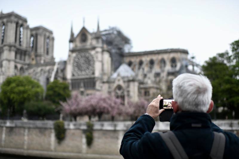 Dos tercios de la techumbre de la catedral de París se han quemado con el incendio del 15 de abril de 2019