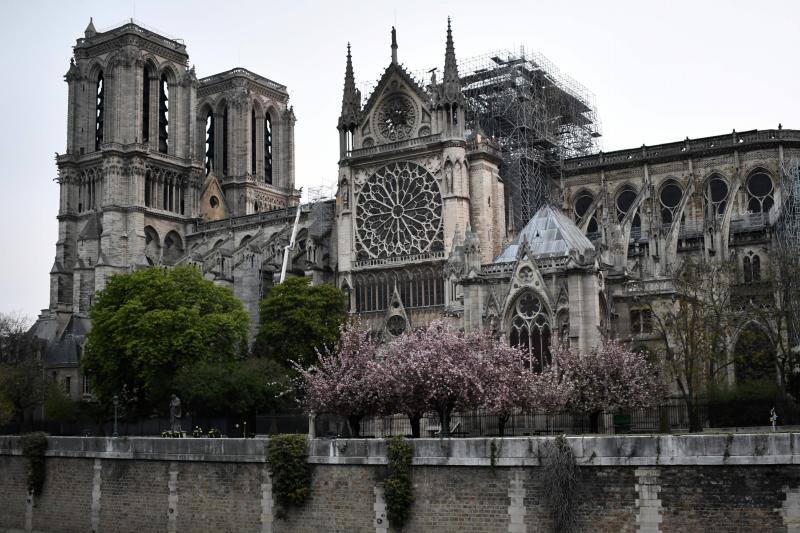 Dos tercios de la techumbre de la catedral de París se han quemado con el incendio del 15 de abril de 2019