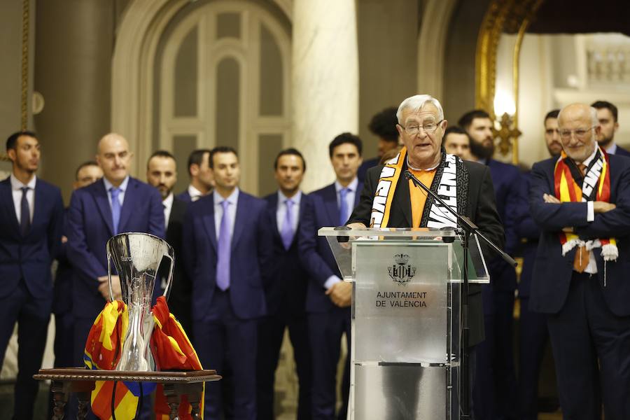 Fotos: El Valencia Basket celebra junto a la afición la victoria de la Eurocup