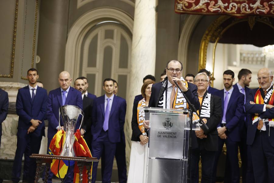 Fotos: El Valencia Basket celebra junto a la afición la victoria de la Eurocup