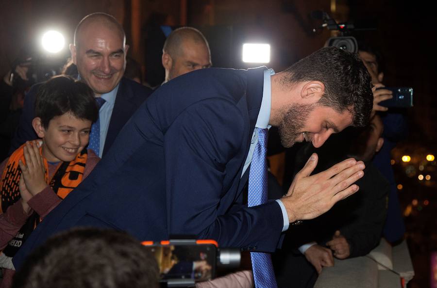 Fotos: El Valencia Basket celebra junto a la afición la victoria de la Eurocup