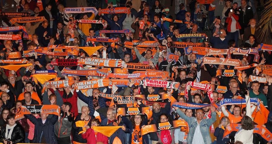 Fotos: El Valencia Basket celebra junto a la afición la victoria de la Eurocup