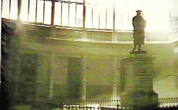 Vista del incendio desde el patio central de La Nau.