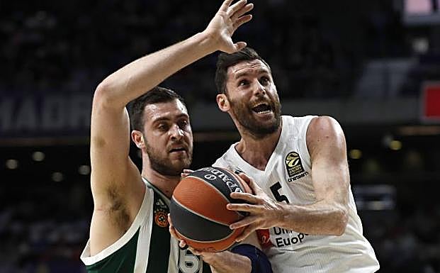 Rudy Fernández, en una acción ante Papagiannis. 