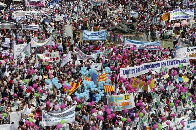 Concentración de protesta de la enseñanza concertada contra la planificación escolar para el curso 2016-2017. 