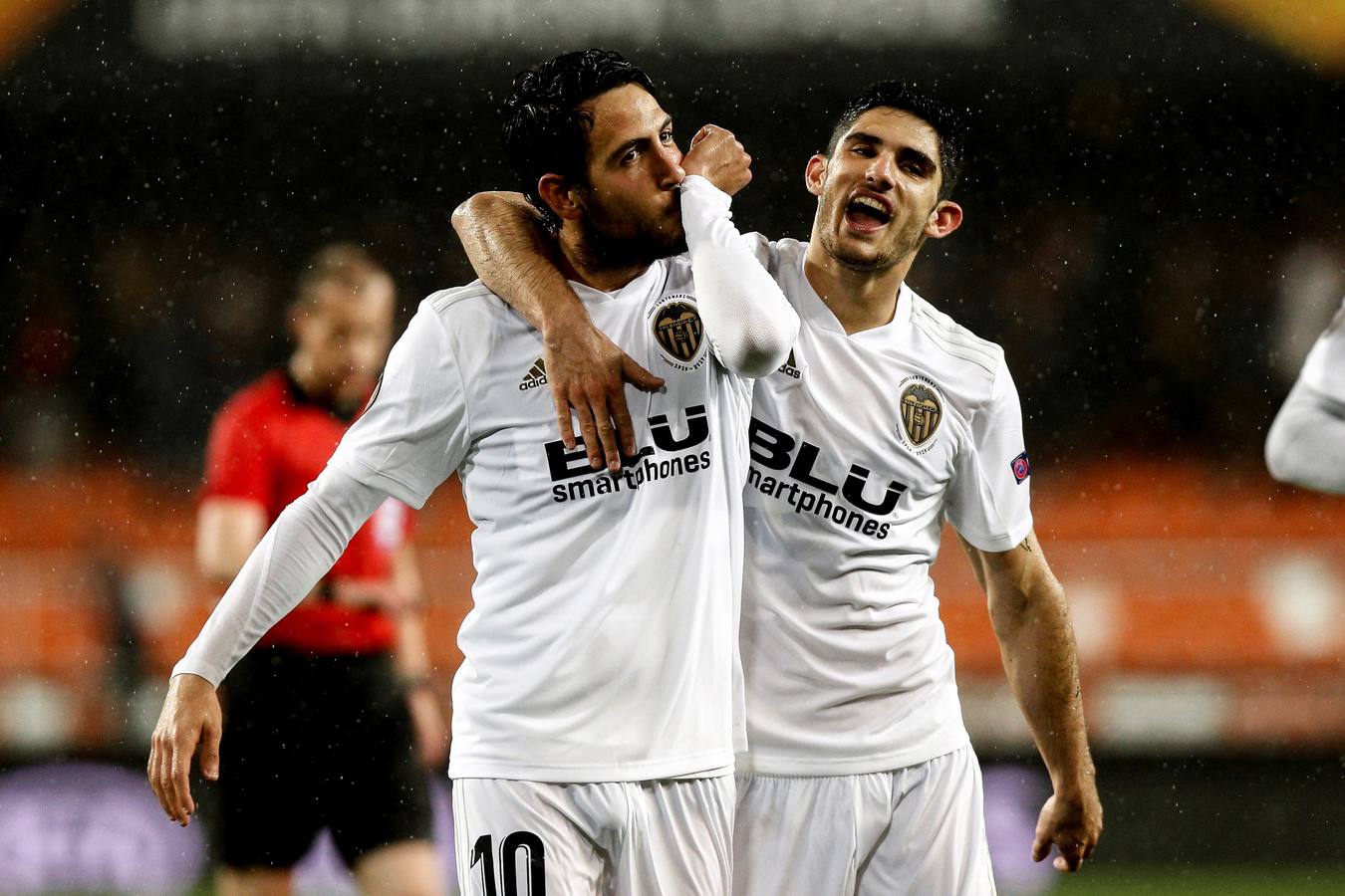 El Valencia CF jugará las semifinales de la Europa League 2018-2019 ante el Arsen de Unai Emery. El equipo de Marcelino superó en la vuelta en Mestalla por 2-0 al Villarreal, en unos cuartos de final encarrilados con el 1-3 de la ida.