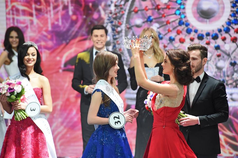 Alina Sanko ha sido elegida Miss Rusia 2019 en la final del concurso en Moscú, celebrado el día 13 de abril. Alina representará a Rusia en las competiciones de Miss Mundo 2019 y Miss Universo 2019. Alina tiene 20 años, estudia arquitectura y es originaria de la ciudad de Azov. La joven ha sido galardonada con una corona de oro blanco adornada con piedras preciosas y un premio de tres millones de rublos (más de 46.000 dólares). 