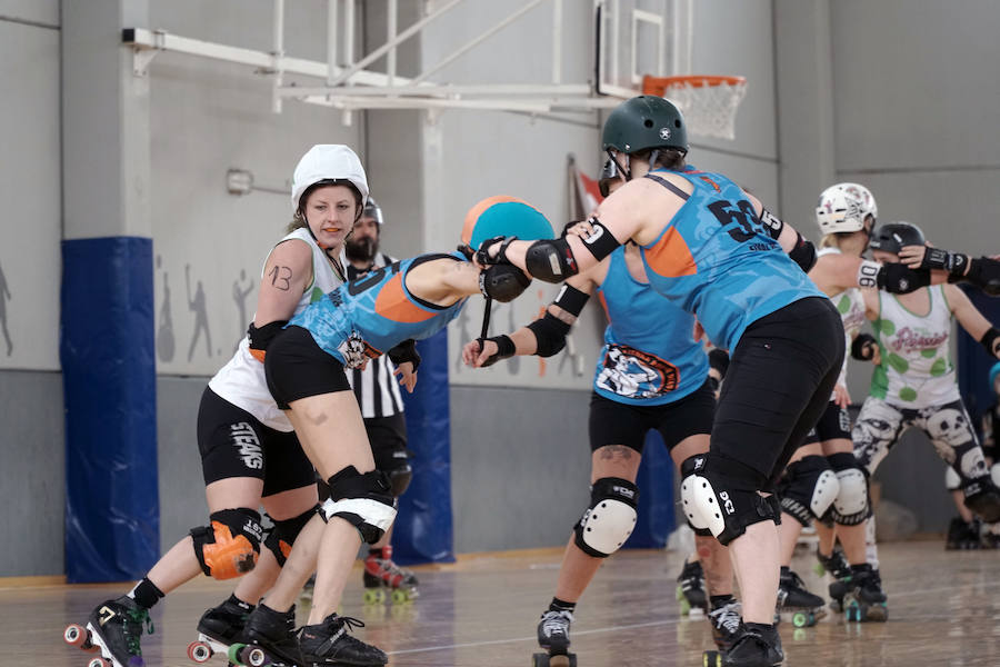 Valencia acoge este fin de semana (sábado y domingo) el mayor torneo de roller derby de España, un deporte femenino de patinaje de contacto. El Polideportivo de la Malvarrosa es el escenario de este espectacular evento. Las Rayo Dockers, el primer equipo de Valencia, se enfrentan a dos rivales internacionales: las Vienna Beasts (Austria) y las Atomium Kittens (Bélgica), para disputarse el ascenso en la clasificación europea. Además, el equipo B de la ciudad, las Rayo B-Lockers, en el que debutarán nuevas jugadoras, competirá contra las Rock 'n' Roller (Murcia) y las asturianas de La Güestia. La asistencia al evento es gratuita.