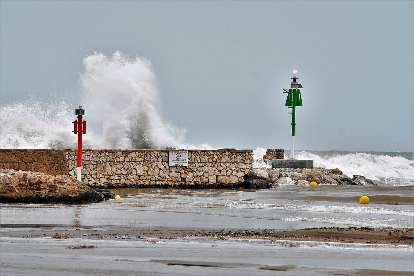 El temporal de lluvia y viento en la Comunitat Valenciana de esta Semana Santa ha finalizado este lunes por la tarde tras dejar registros históricos de lluvia, como los 302 litros por metro cuadrado en solo 24 horas en Xàbia / Jávea (Alicante)