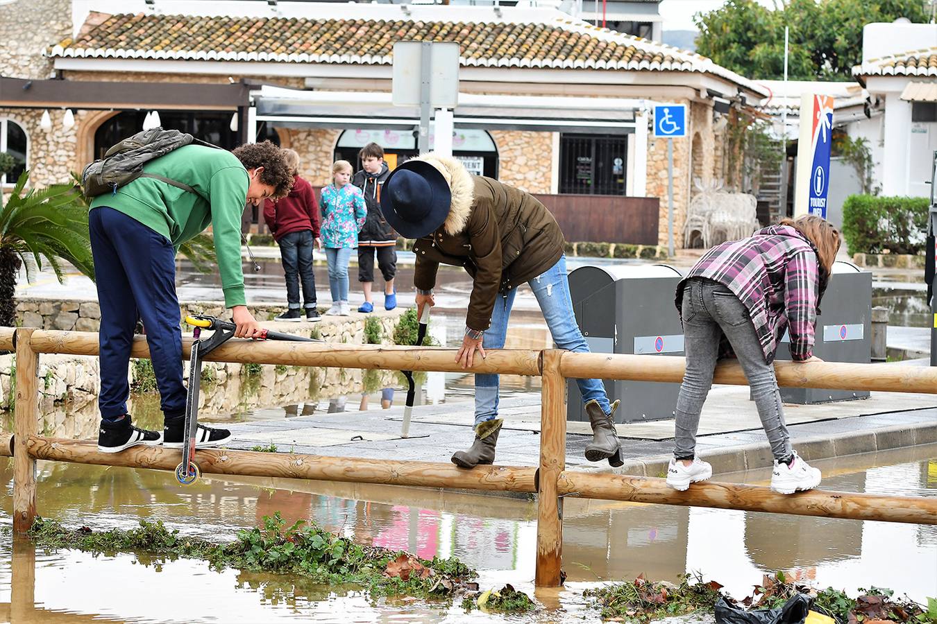 El temporal de lluvia y viento en la Comunitat Valenciana de esta Semana Santa ha finalizado este lunes por la tarde tras dejar registros históricos de lluvia, como los 302 litros por metro cuadrado en solo 24 horas en Xàbia / Jávea (Alicante)