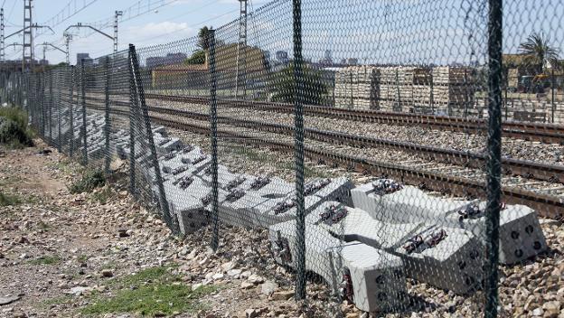 Traviesas del tercer carril de las obras realizadas el verano pasado. 