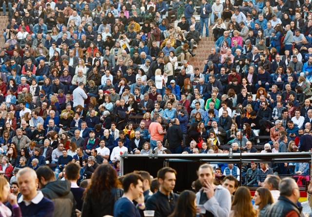 Fotos: Mark Knopfler suena en la plaza de toros Valencia