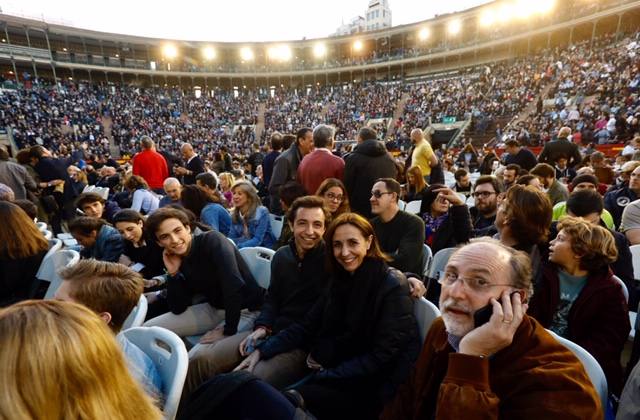 Fotos: Mark Knopfler suena en la plaza de toros Valencia