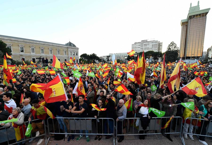 Fotos: Mitin de Vox en la plaza de Colón de Madrid