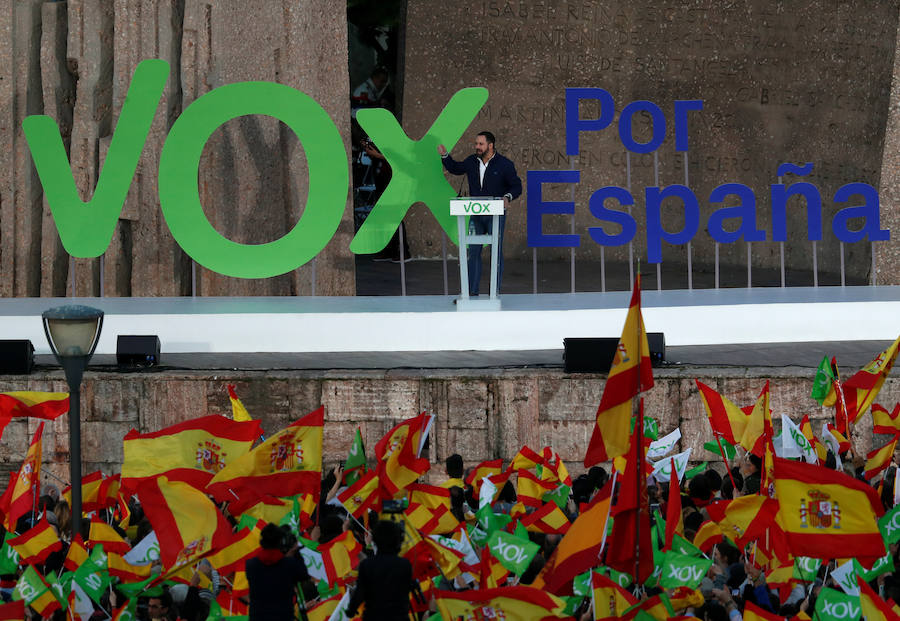 Fotos: Mitin de Vox en la plaza de Colón de Madrid