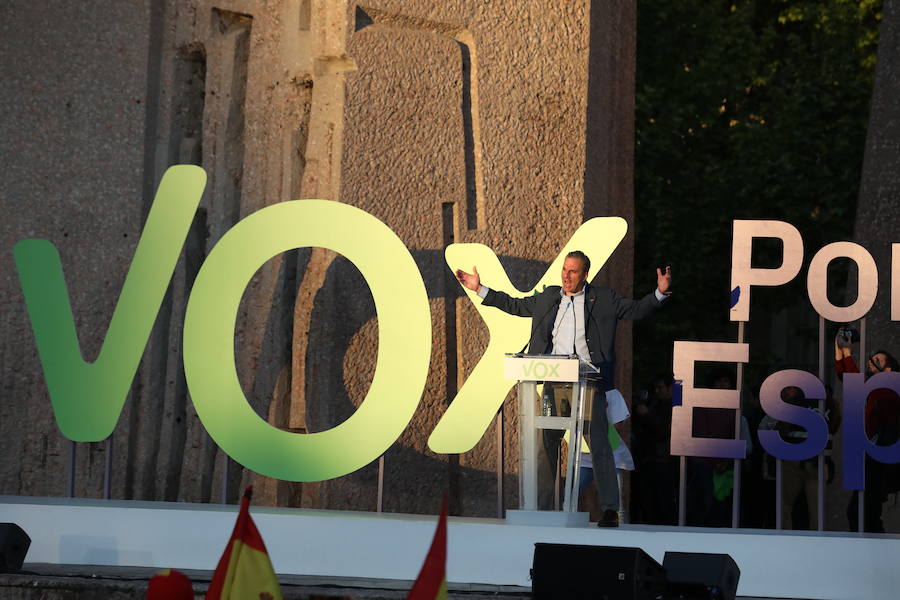 Fotos: Mitin de Vox en la plaza de Colón de Madrid