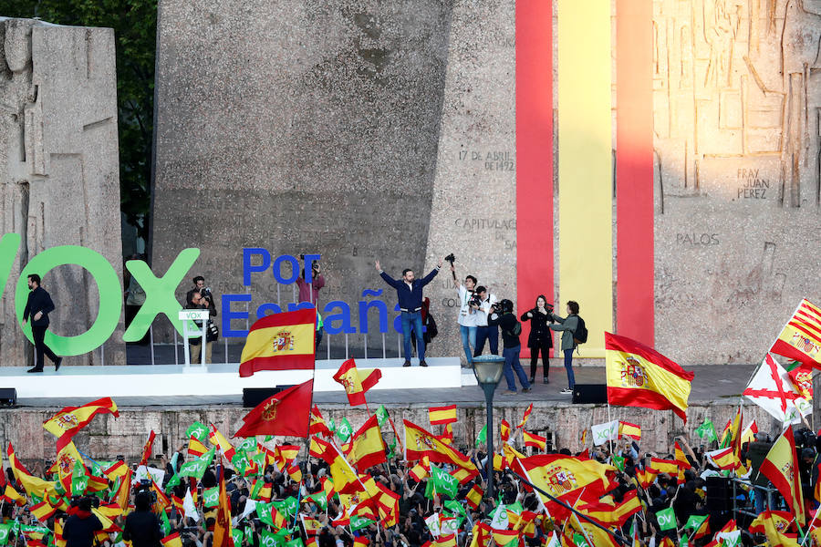 Fotos: Mitin de Vox en la plaza de Colón de Madrid