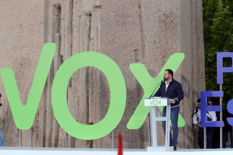 Fotos: Mitin de Vox en la plaza de Colón de Madrid