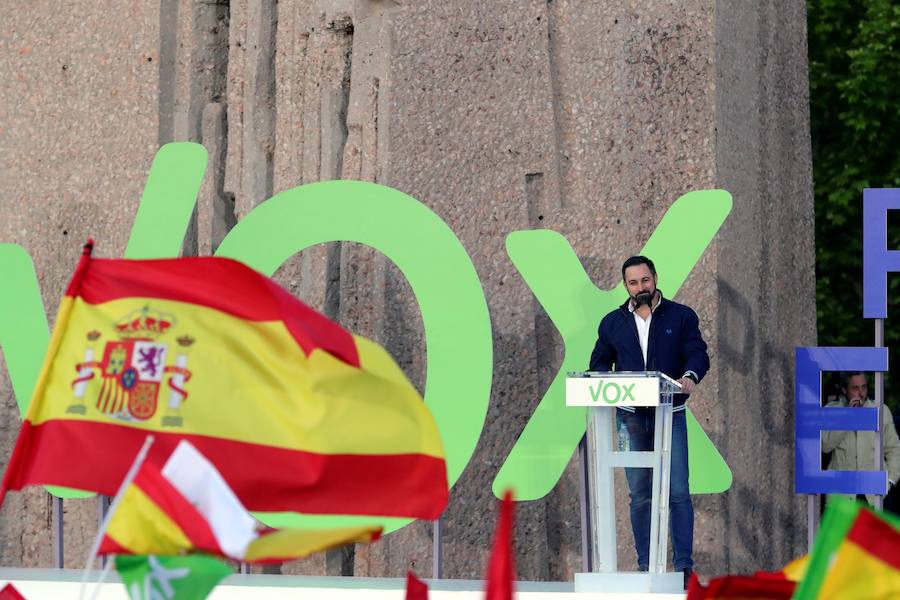 Fotos: Mitin de Vox en la plaza de Colón de Madrid