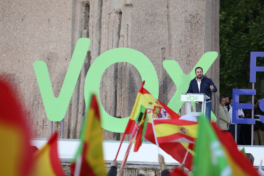 Fotos: Mitin de Vox en la plaza de Colón de Madrid