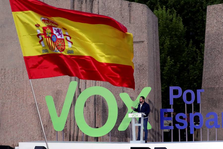 Fotos: Mitin de Vox en la plaza de Colón de Madrid